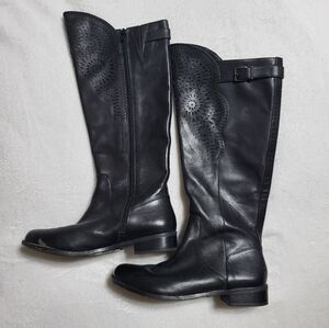 Elegant Black Leather Gianni Bini  Boots with Cutout Detail Size 8 Low Heels New